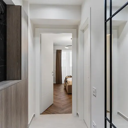 Met4l Apartment *