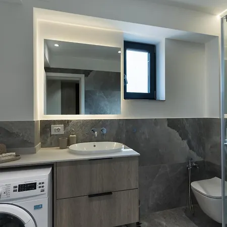 Met4l Apartment *